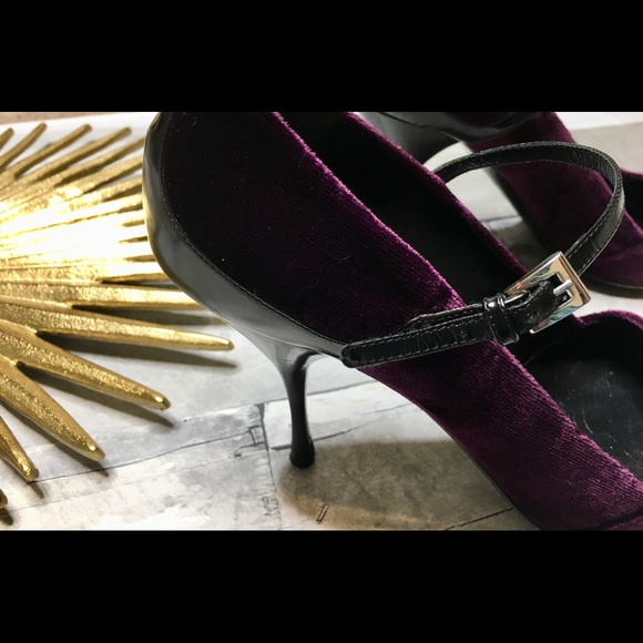 Gorgeous Prada Purple velvet Heels - Picture 5 of 8